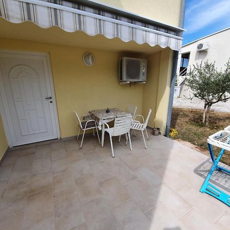Apartmani Vrtlici Zdenka Stara Novalja Ngoại thất bức ảnh