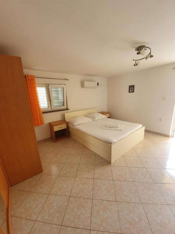 Apartmani Vrtlici Zdenka Stara Novalja Ngoại thất bức ảnh