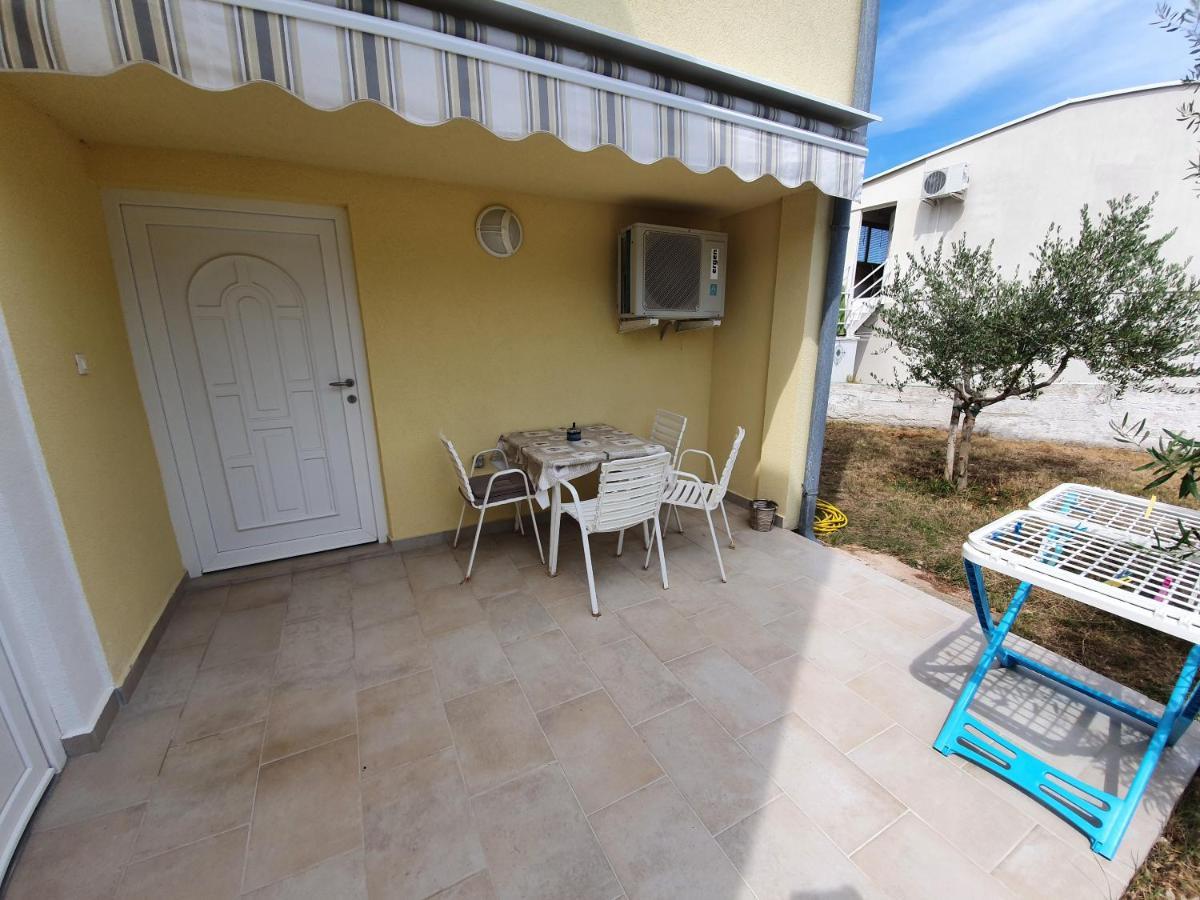 Apartmani Vrtlici Zdenka Stara Novalja Ngoại thất bức ảnh