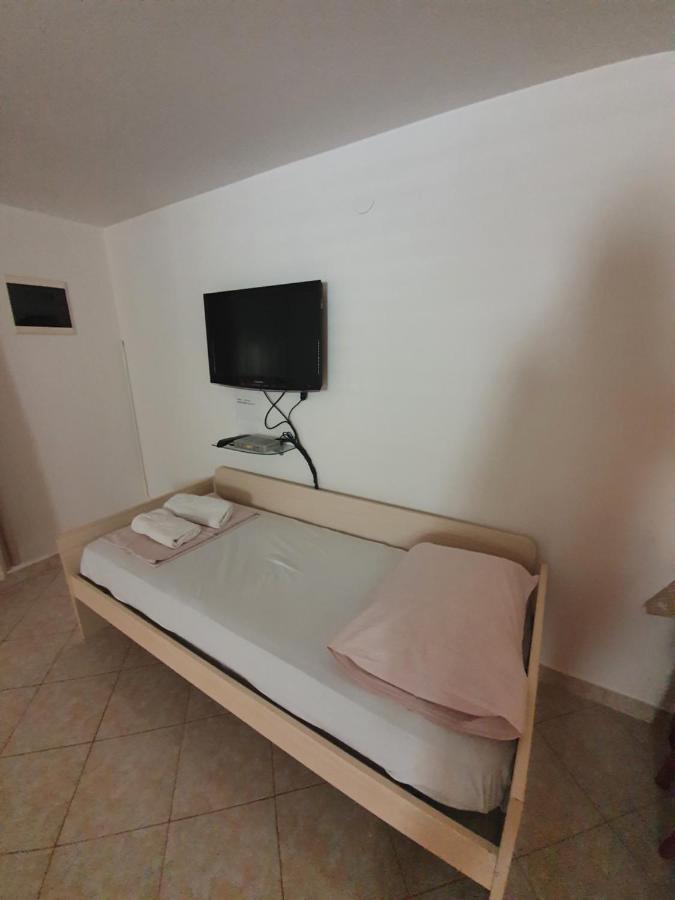Apartmani Vrtlici Zdenka Stara Novalja Ngoại thất bức ảnh