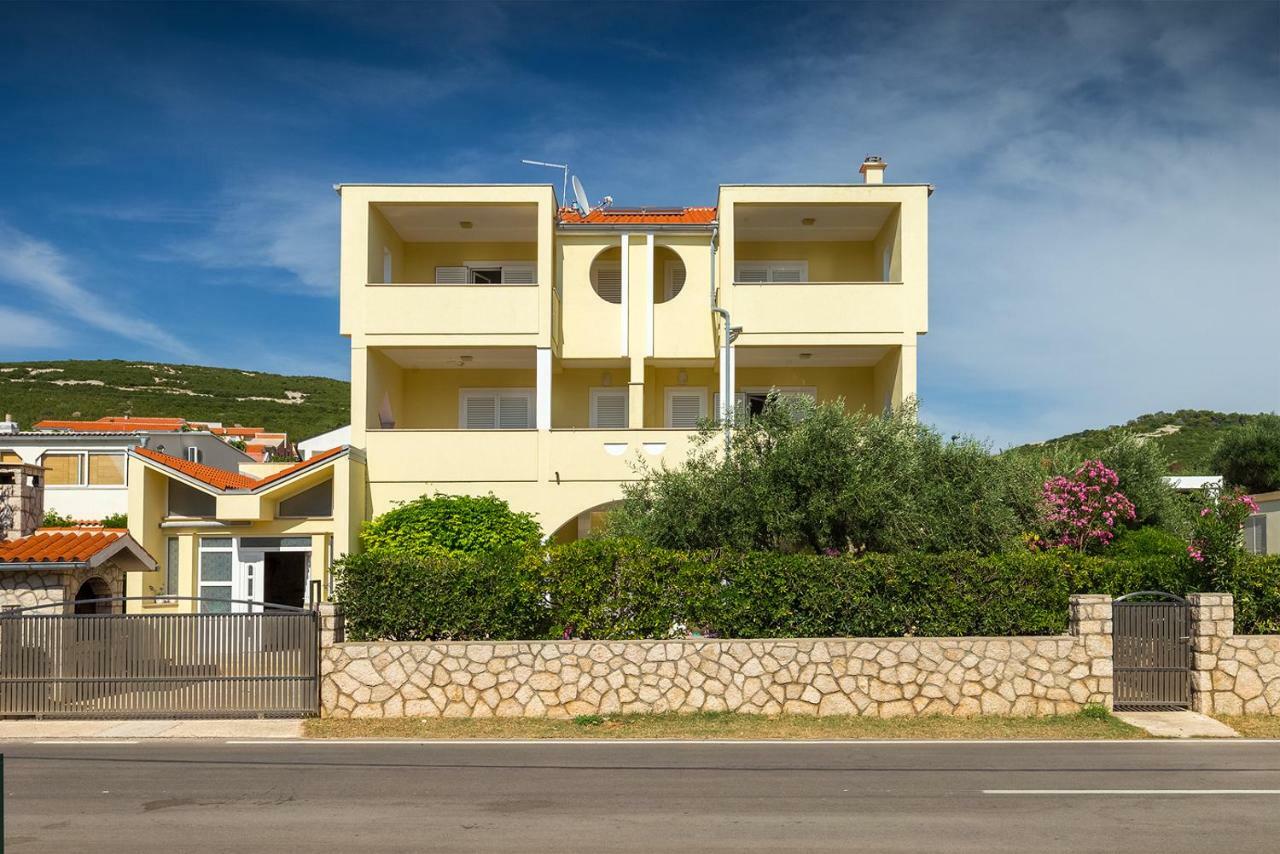 Apartmani Vrtlici Zdenka Stara Novalja Ngoại thất bức ảnh