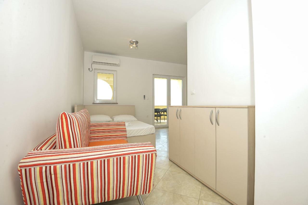 Apartmani Vrtlici Zdenka Stara Novalja Ngoại thất bức ảnh