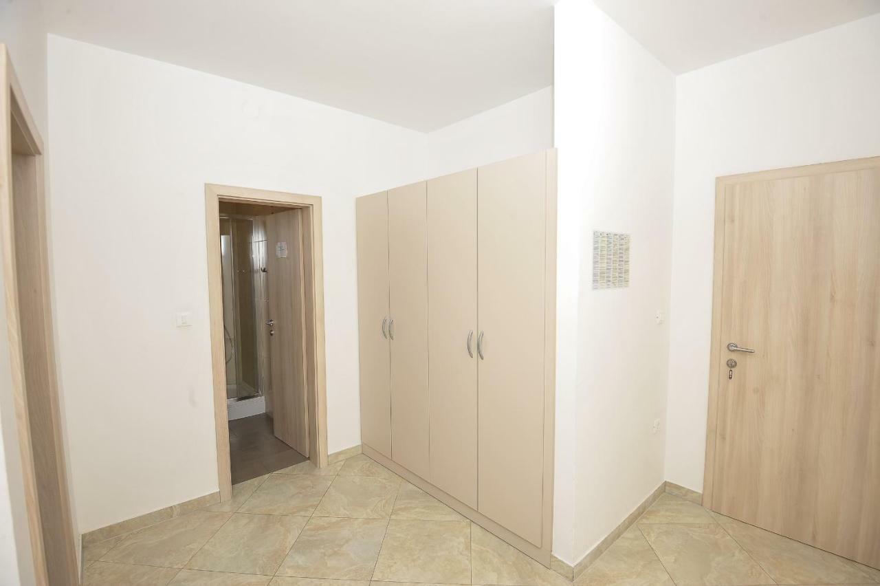 Apartmani Vrtlici Zdenka Stara Novalja Ngoại thất bức ảnh