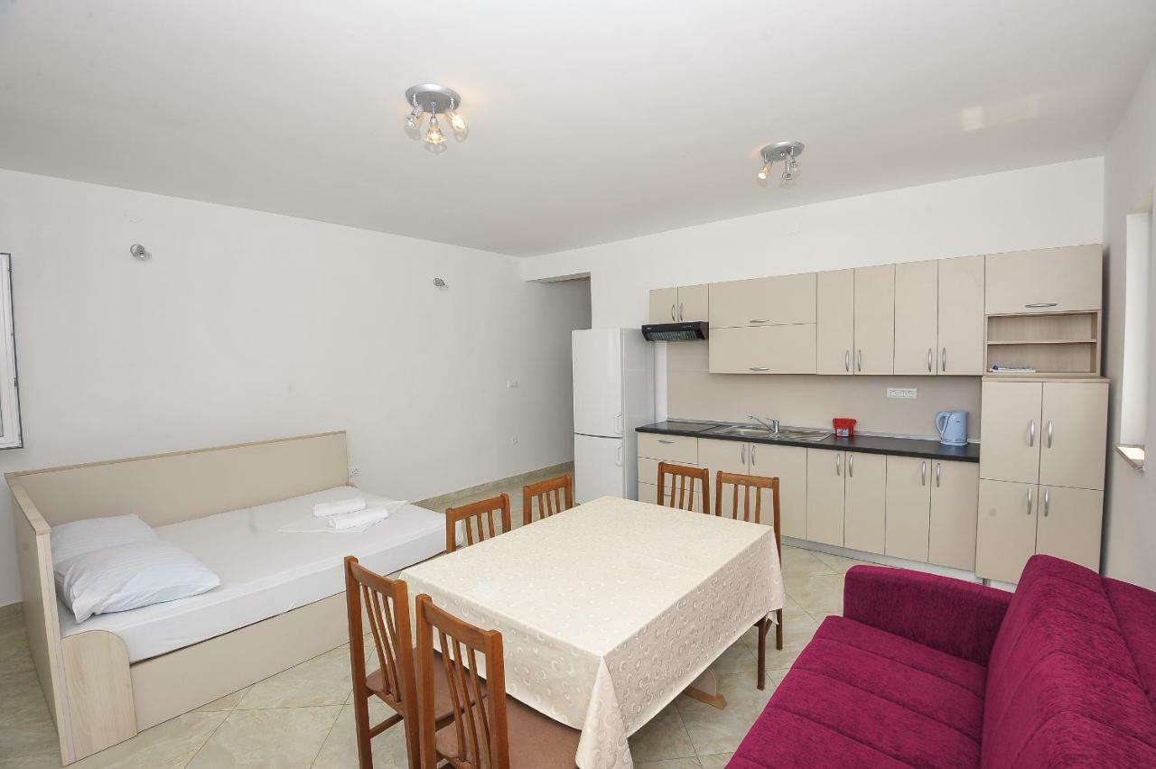 Apartmani Vrtlici Zdenka Stara Novalja Ngoại thất bức ảnh