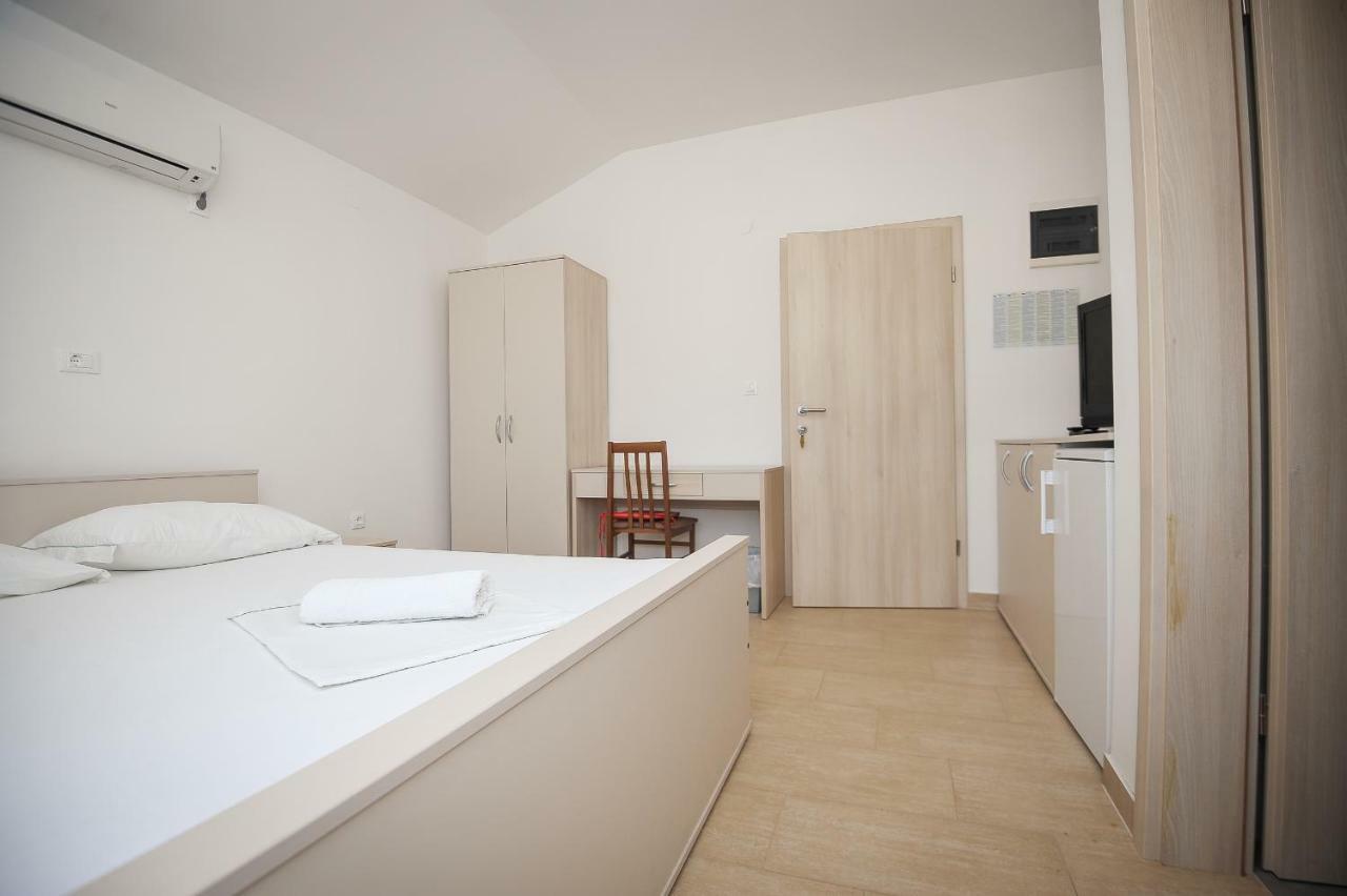Apartmani Vrtlici Zdenka Stara Novalja Ngoại thất bức ảnh