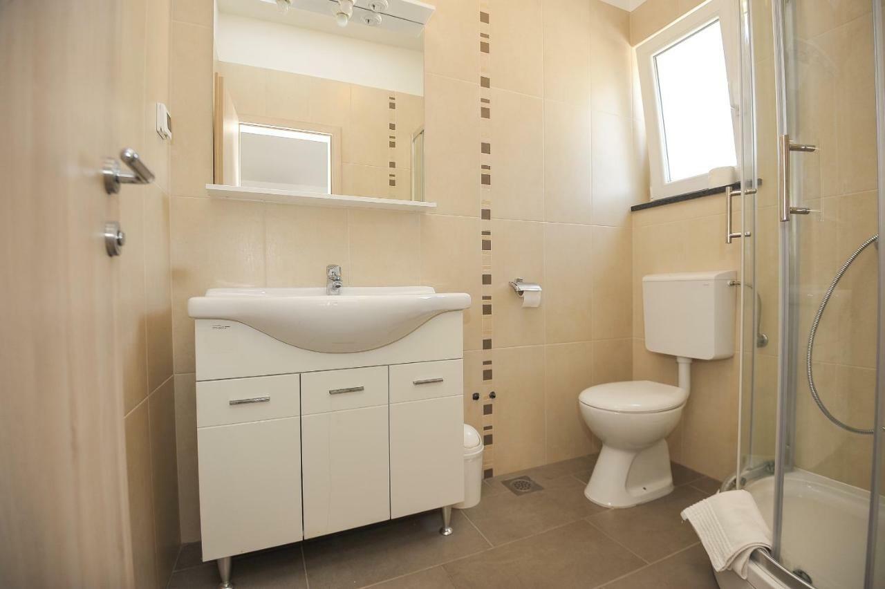Apartmani Vrtlici Zdenka Stara Novalja Ngoại thất bức ảnh