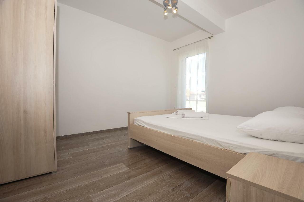 Apartmani Vrtlici Zdenka Stara Novalja Ngoại thất bức ảnh
