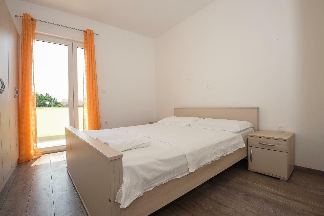 Apartmani Vrtlici Zdenka Stara Novalja Ngoại thất bức ảnh
